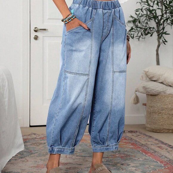 Light Wash Casual Women's Pocketed Relaxed Flared Jeans - Picture 6 of 7